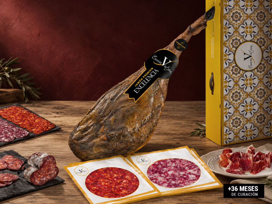 Jamón Premium Excelencia 6,4/7Kg y embutidos: chorizo, salchichón y morcón.