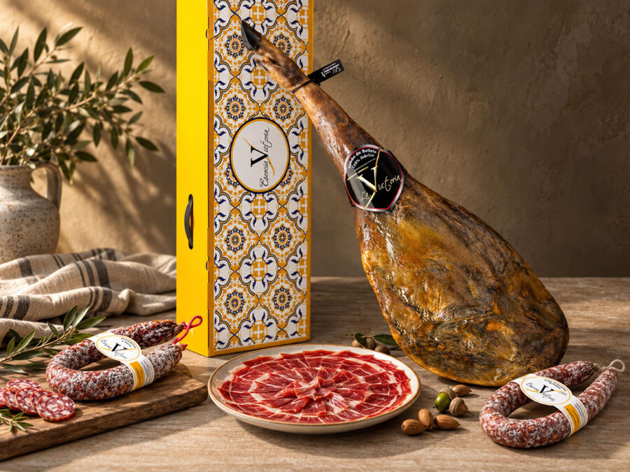 Jamón de Bellota 100% Ibérico Esencia Victoria con longanizas de Chorizo y Salchichón ibéricas 100% Bellota